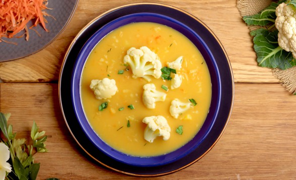 Zupa kalafiorowo - ziemniaczana z kabanosami